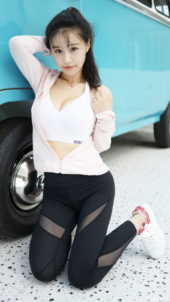 灵动俏皮清新养眼 可爱美少女朱可儿有胸有臀前凸后翘