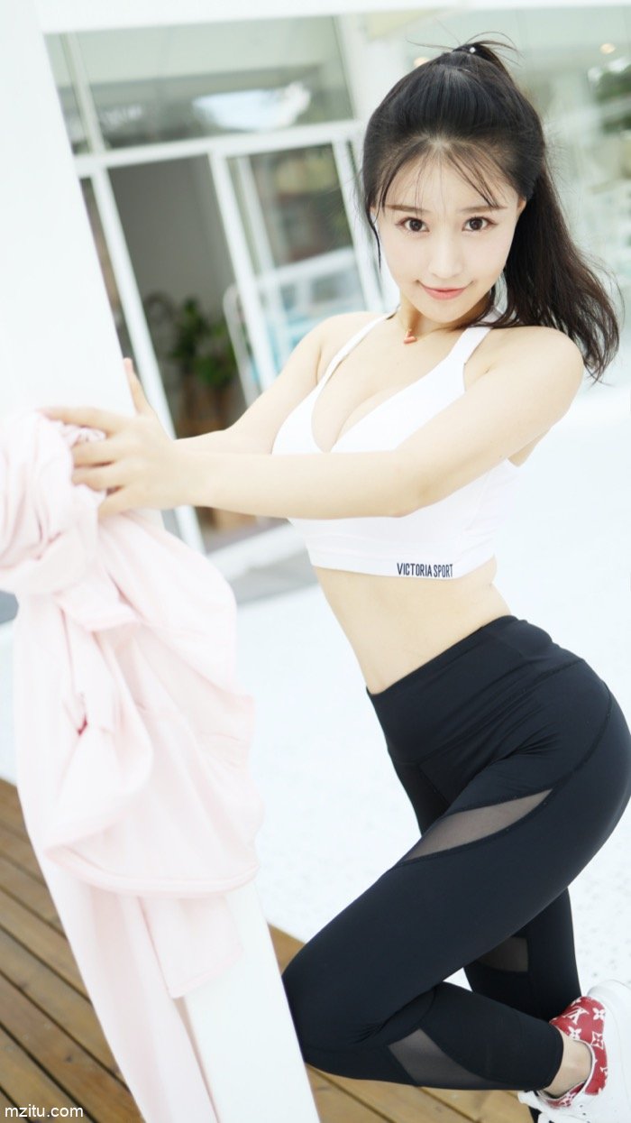灵动俏皮清新养眼 可爱美少女朱可儿有胸有臀前凸后翘