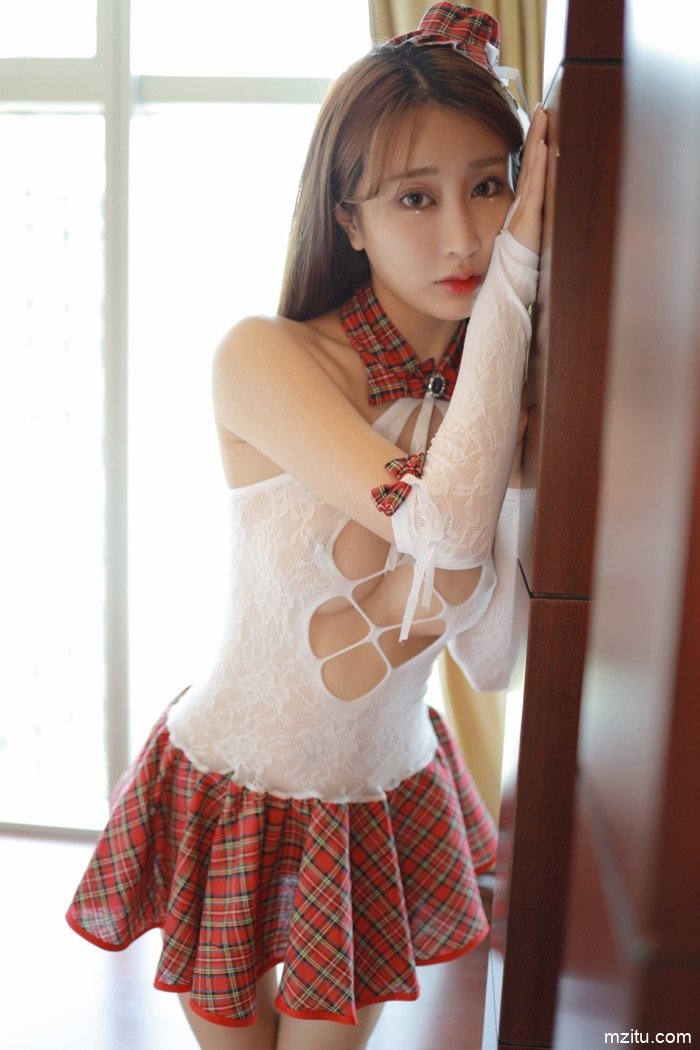 清甜美貌人见人爱 白嫩少女林子欣学生制服大胆露半球