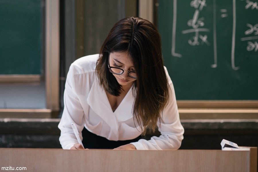 满足你对老师的幻想 女神许诺Sabrina教师OL制服知性迷人