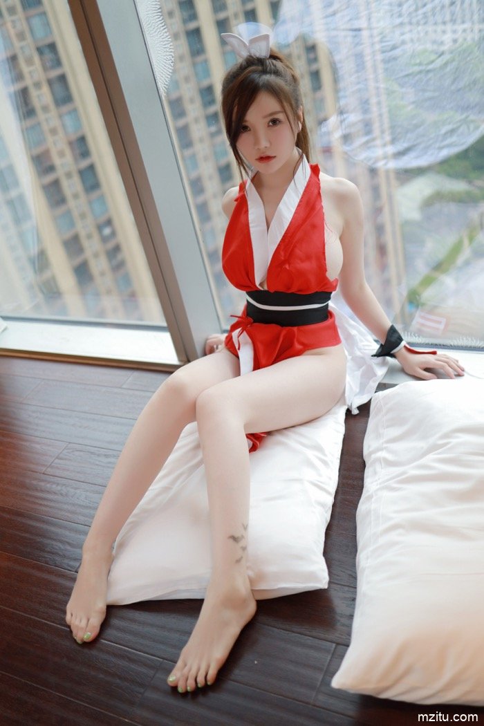 巨胸肥臀大长腿，嫩模糯美子真人COS不知火舞福利污图