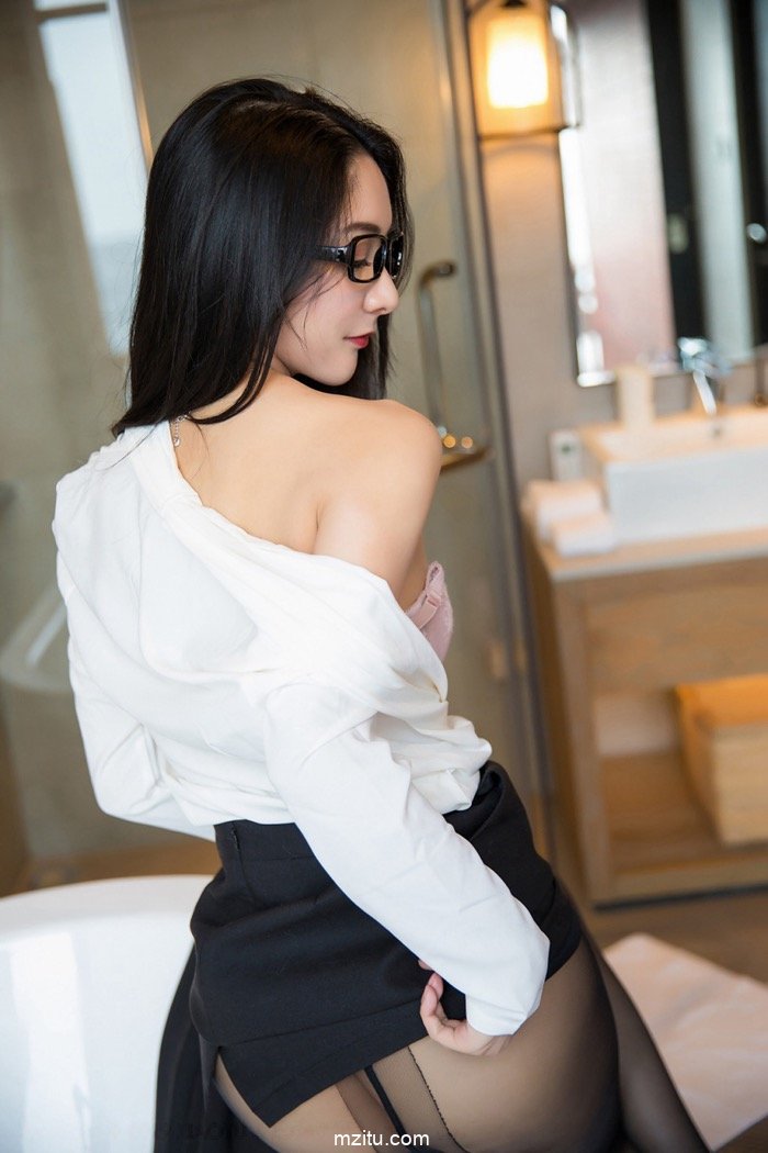女神Angela喜欢猫秘书装秀美腿 黑丝短裙性感撩人