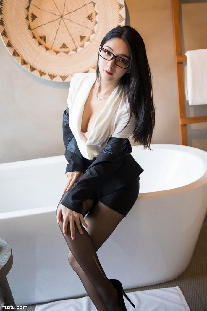 女神Angela喜欢猫秘书装秀美腿 黑丝短裙性感撩人