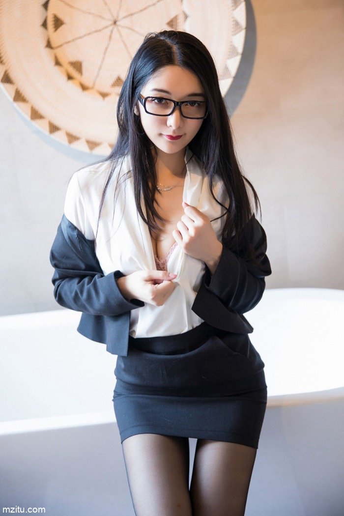 女神Angela喜欢猫秘书装秀美腿 黑丝短裙性感撩人