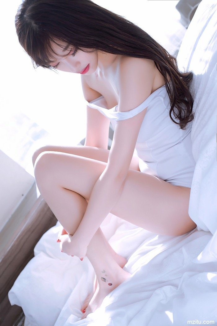 极品清纯女神杨晨晨私房大片 酥胸半露火辣性感