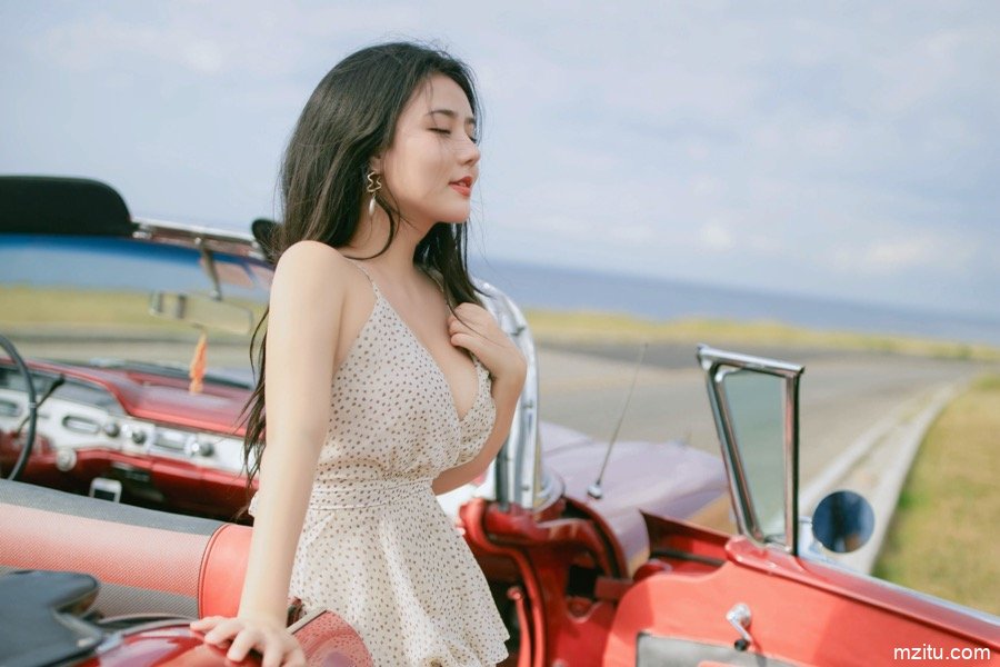 美臀女神玛鲁娜傲人身材演绎异域风情 公路露出姿势太销魂