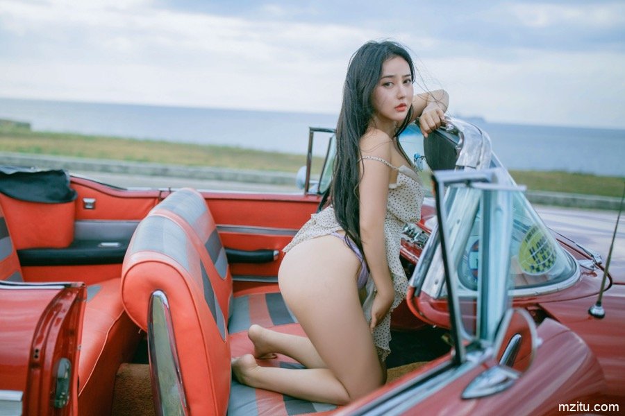 美臀女神玛鲁娜傲人身材演绎异域风情 公路露出姿势太销魂