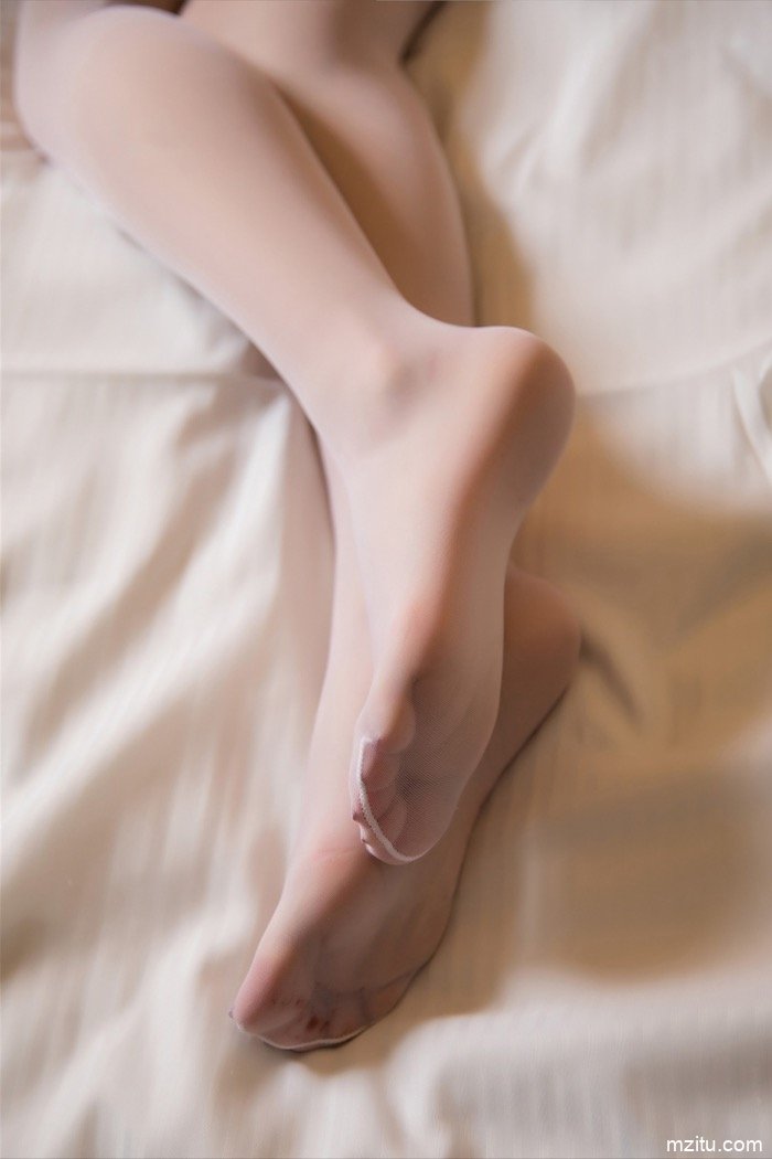 娇羞少妇周于希不甘寂寞, 床上媚态横生让人难以抗拒