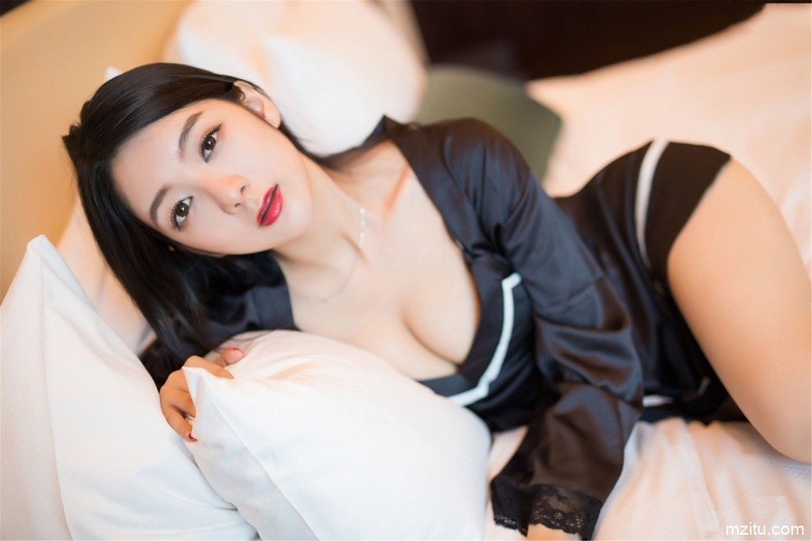 风情女神Angela喜欢猫睡衣诱惑 床上风光令人销魂