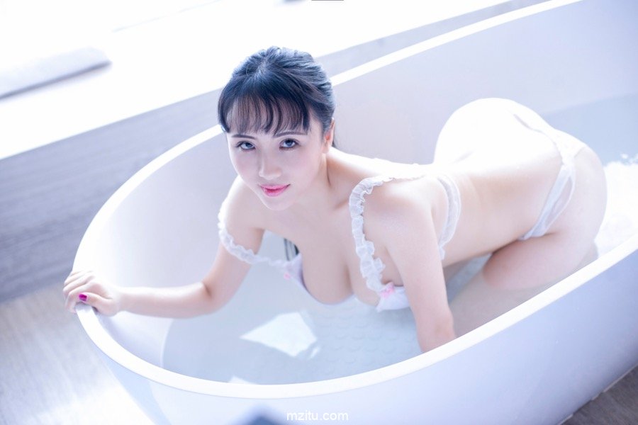 肥嫩的肉体性感爆棚 美熟女蕊蕊ruirui无敌大奶震撼眼球