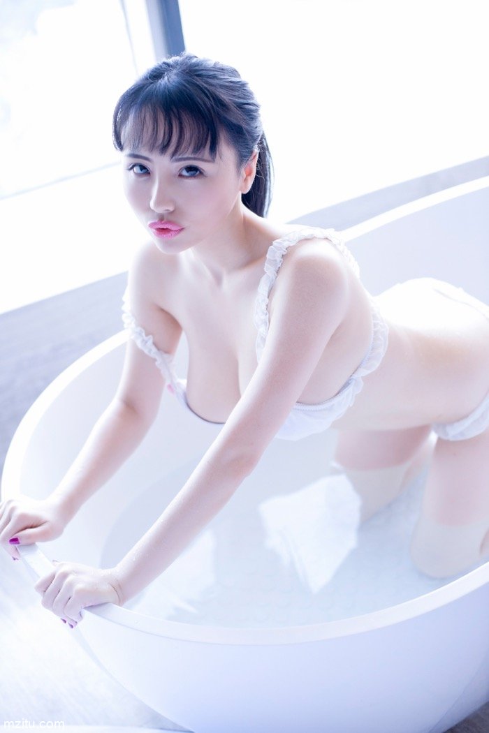 肥嫩的肉体性感爆棚 美熟女蕊蕊ruirui无敌大奶震撼眼球
