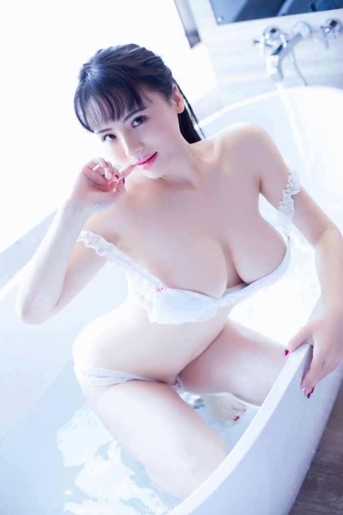 肥嫩的肉体性感爆棚 美熟女蕊蕊ruirui无敌大奶震撼眼球