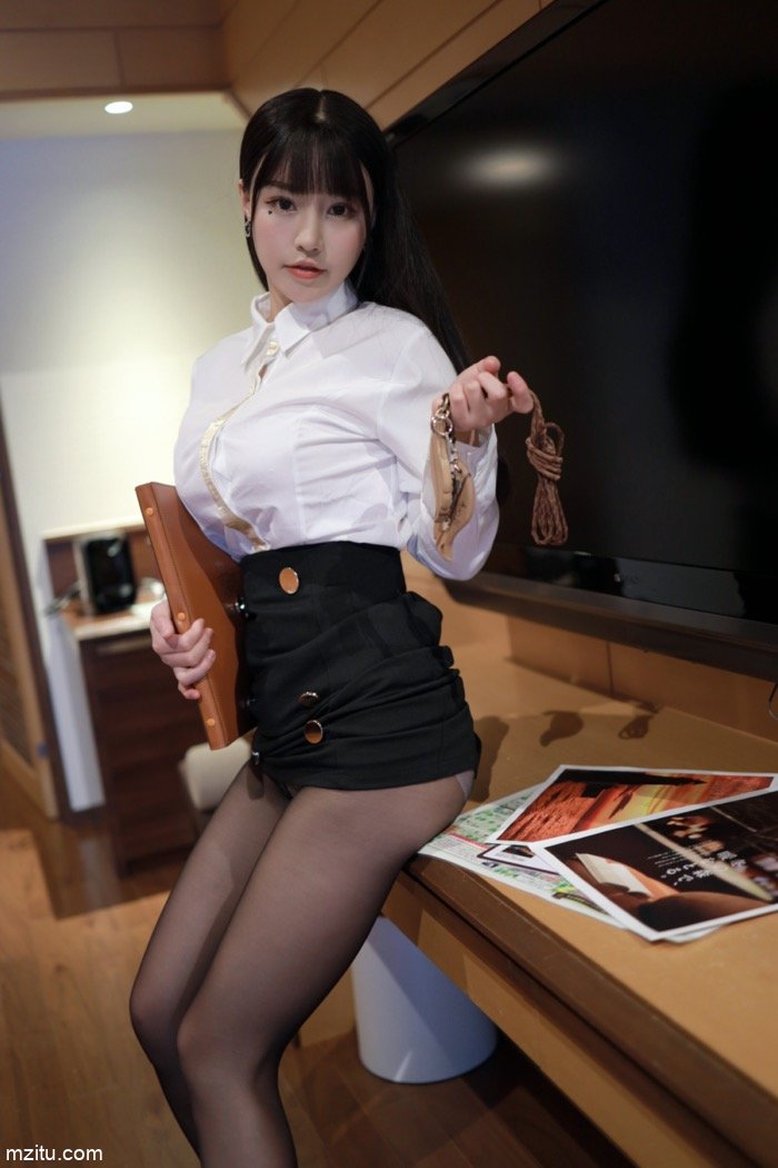 美女朱可儿变身酒店客房经理 制服诱惑全套服务