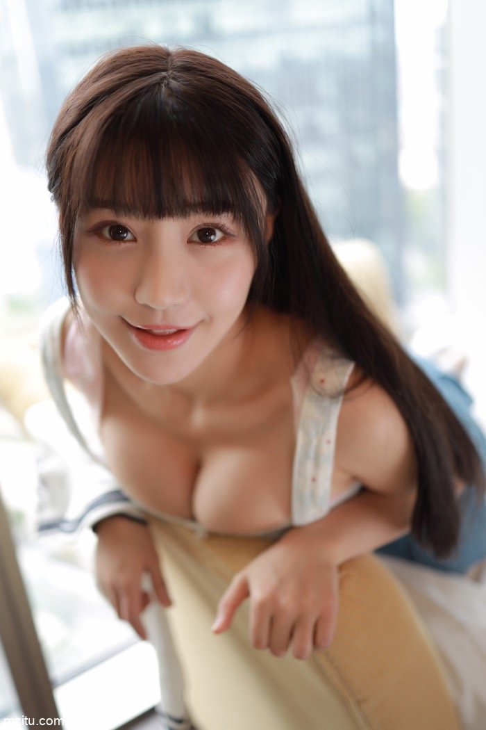 性感少女朱可儿上演短裙诱惑，露出肥臀引人后入