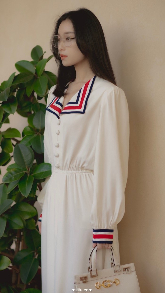 美到无法形容！眼镜女神倪妮秒杀江一燕九条街