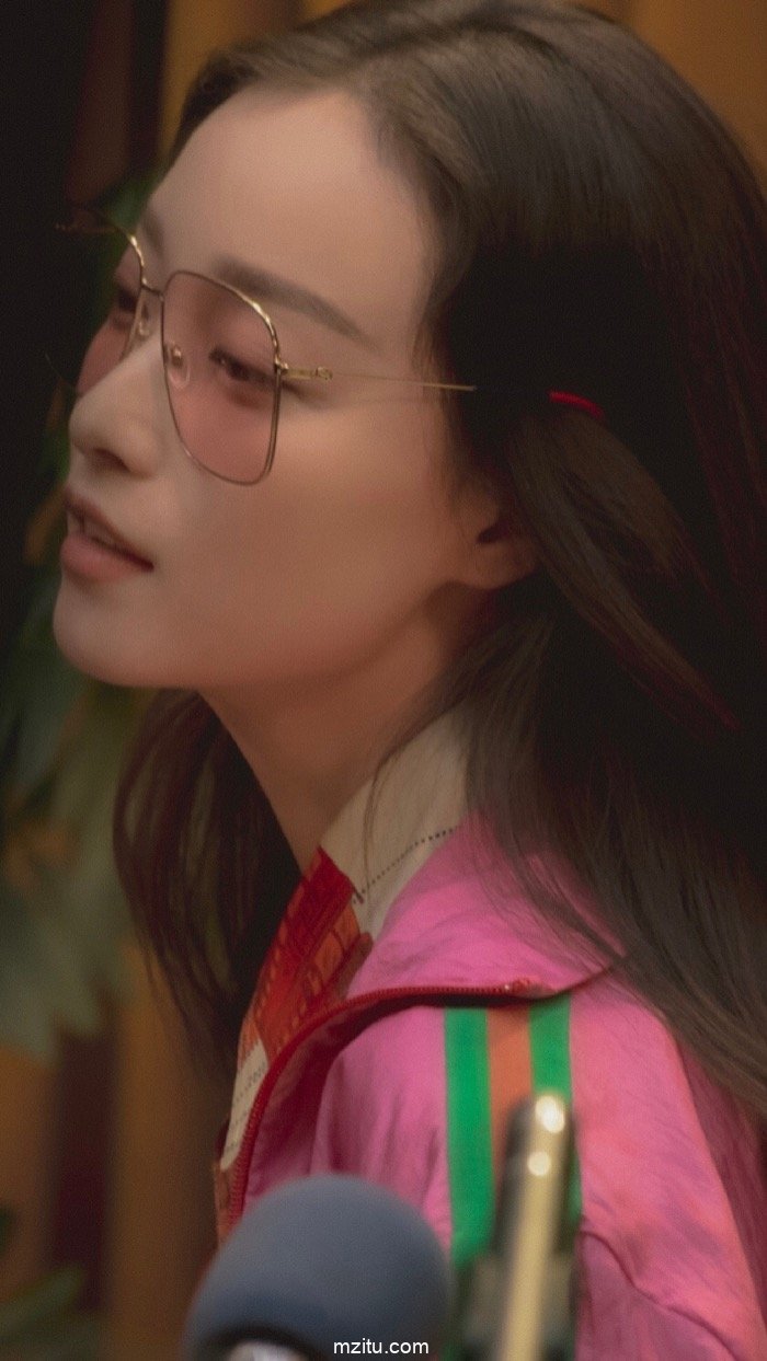美到无法形容！眼镜女神倪妮秒杀江一燕九条街