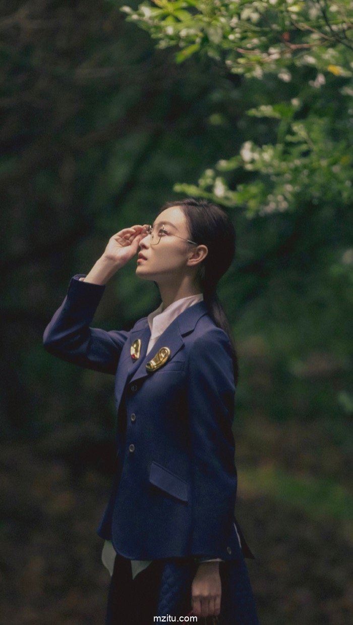 美到无法形容！眼镜女神倪妮秒杀江一燕九条街