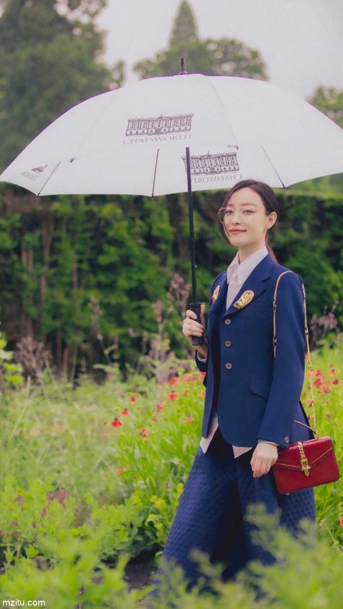 美到无法形容！眼镜女神倪妮秒杀江一燕九条街