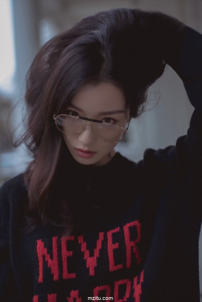美到无法形容！眼镜女神倪妮秒杀江一燕九条街