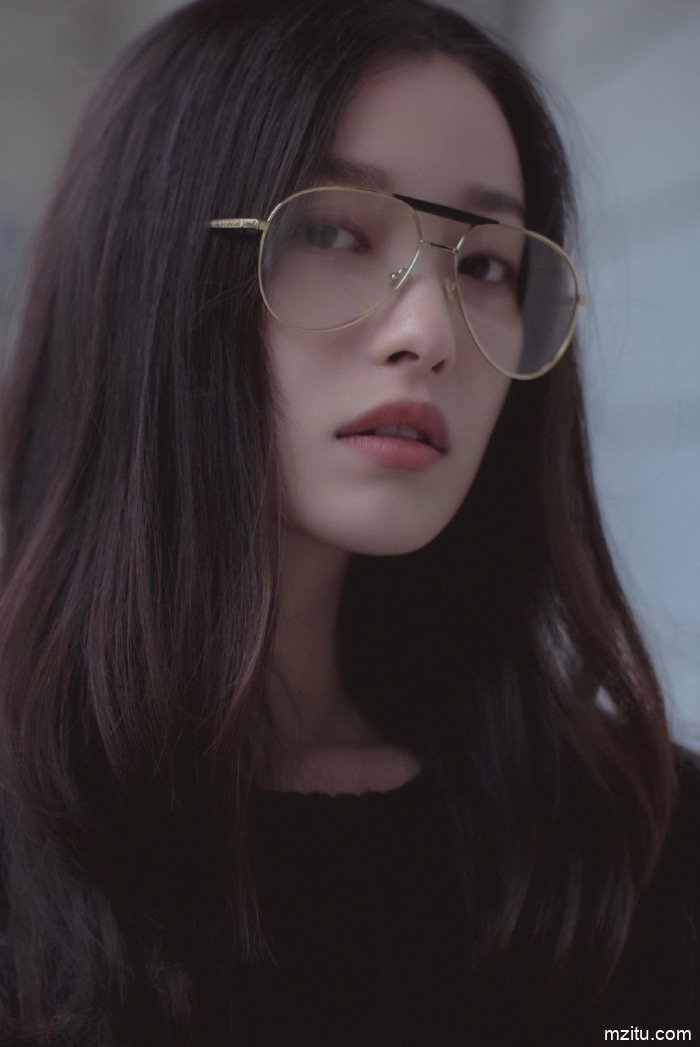 美到无法形容！眼镜女神倪妮秒杀江一燕九条街
