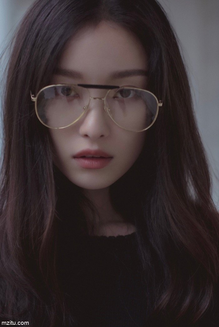 美到无法形容！眼镜女神倪妮秒杀江一燕九条街