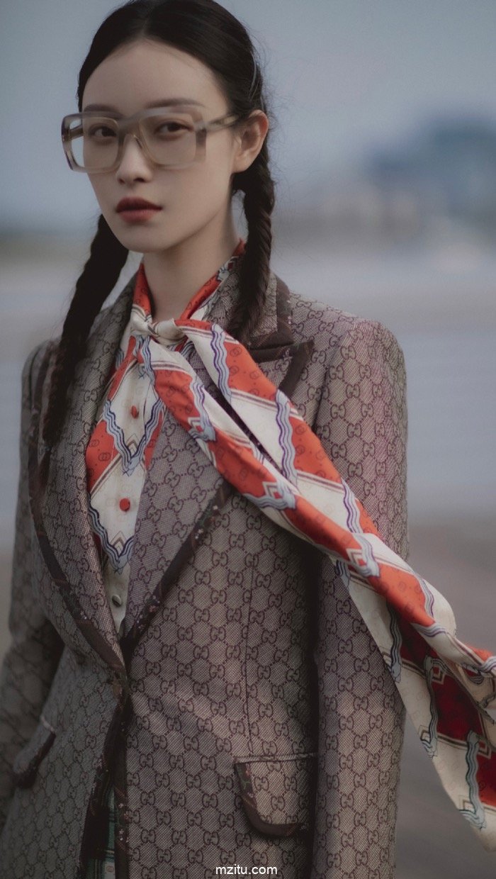 美到无法形容！眼镜女神倪妮秒杀江一燕九条街