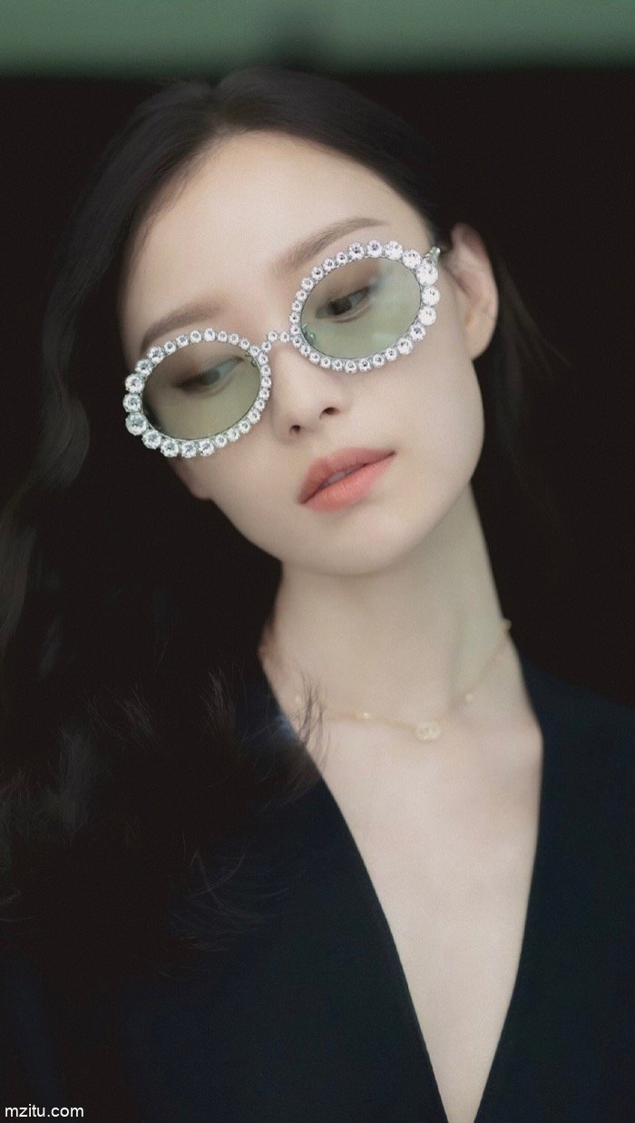 美到无法形容！眼镜女神倪妮秒杀江一燕九条街