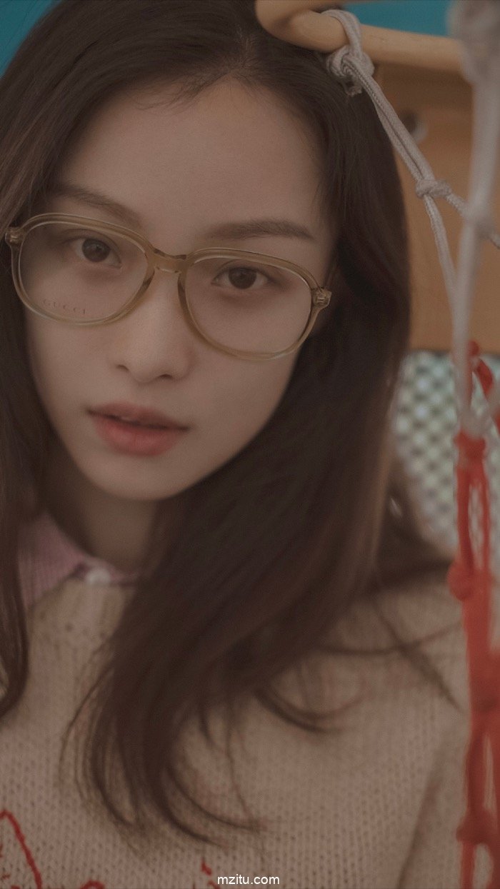 美到无法形容！眼镜女神倪妮秒杀江一燕九条街