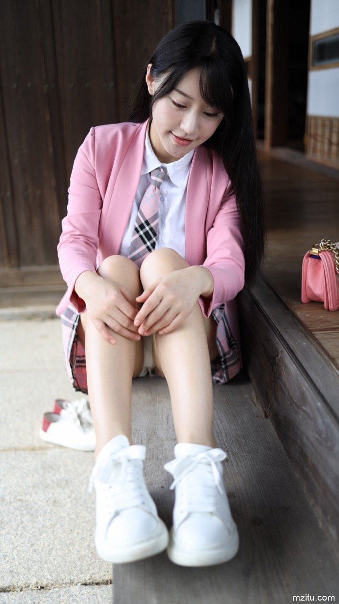 色妹子朱可儿日本写真原图，精彩福利真实呈现