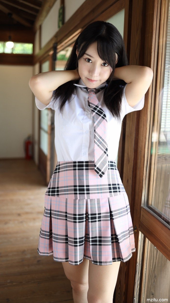 色妹子朱可儿日本写真原图，精彩福利真实呈现