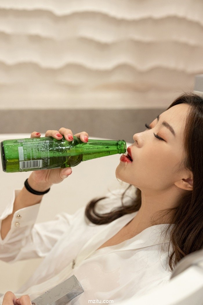 电梯偶遇失恋醉酒女 女神杨紫嫣满足你的尾随幻想