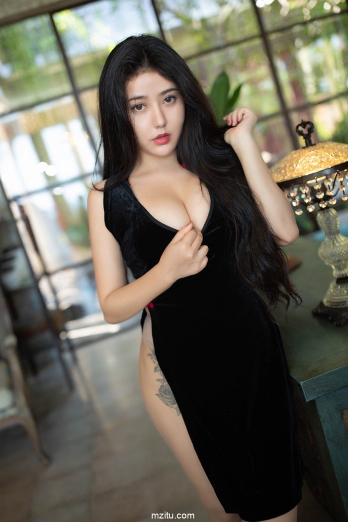 直逼女王卡戴珊 异域尤物玛鲁娜肥美巨臀极致诱人