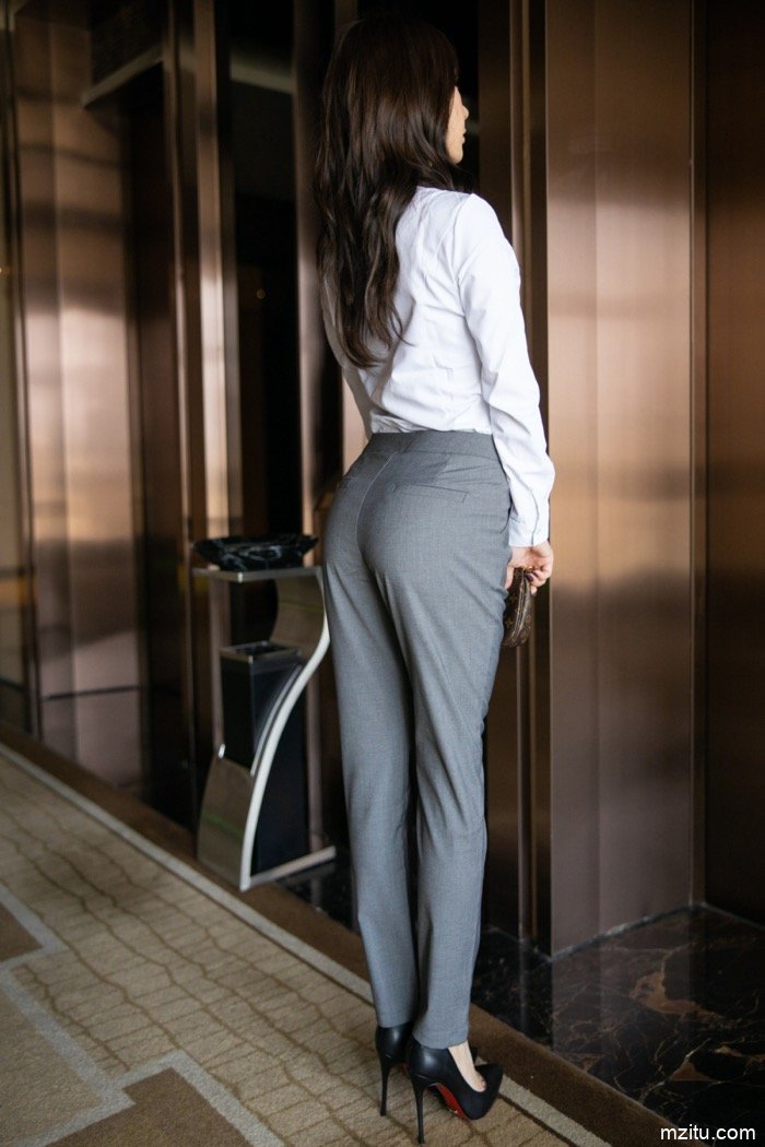 性感女神周于希剧情写真 演绎老板与秘书的故事