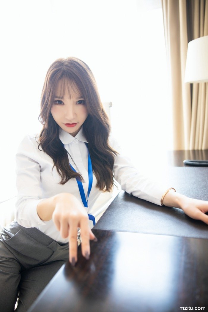 性感女神周于希剧情写真 演绎老板与秘书的故事