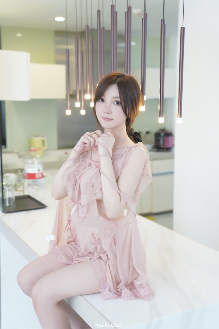 被调教成了美厨娘，私人玩物糯美子乖巧性感直男福利