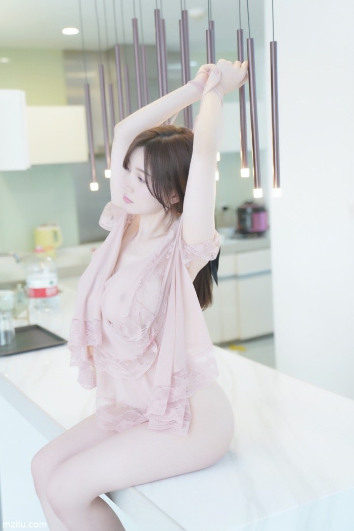 被调教成了美厨娘，私人玩物糯美子乖巧性感直男福利