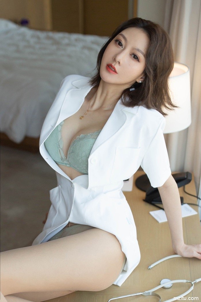 美丽风情又温柔，寂寞女医生用身体安慰病人