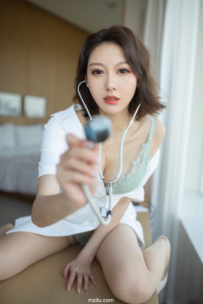 美丽风情又温柔，寂寞女医生用身体安慰病人