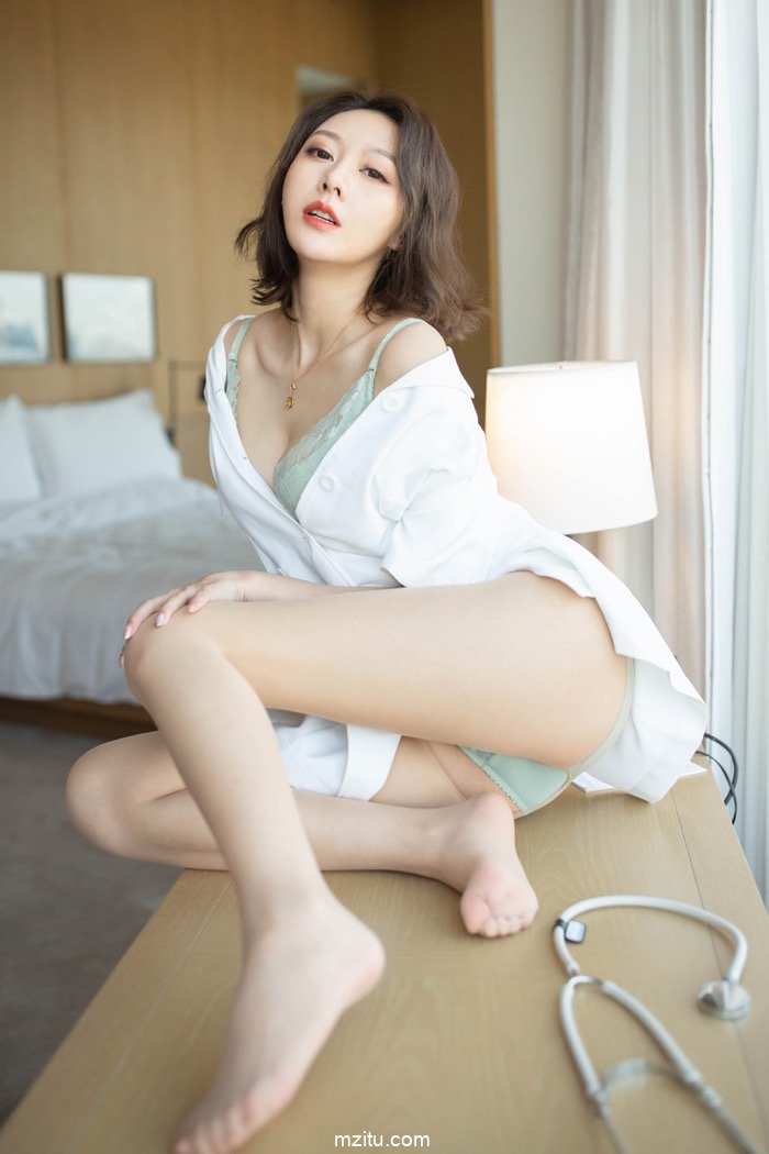 美丽风情又温柔，寂寞女医生用身体安慰病人