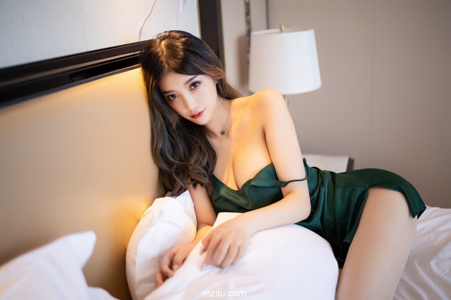 令人窒息的完美身材 顶级尤物杨晨晨肉丝美腿高跟诱惑