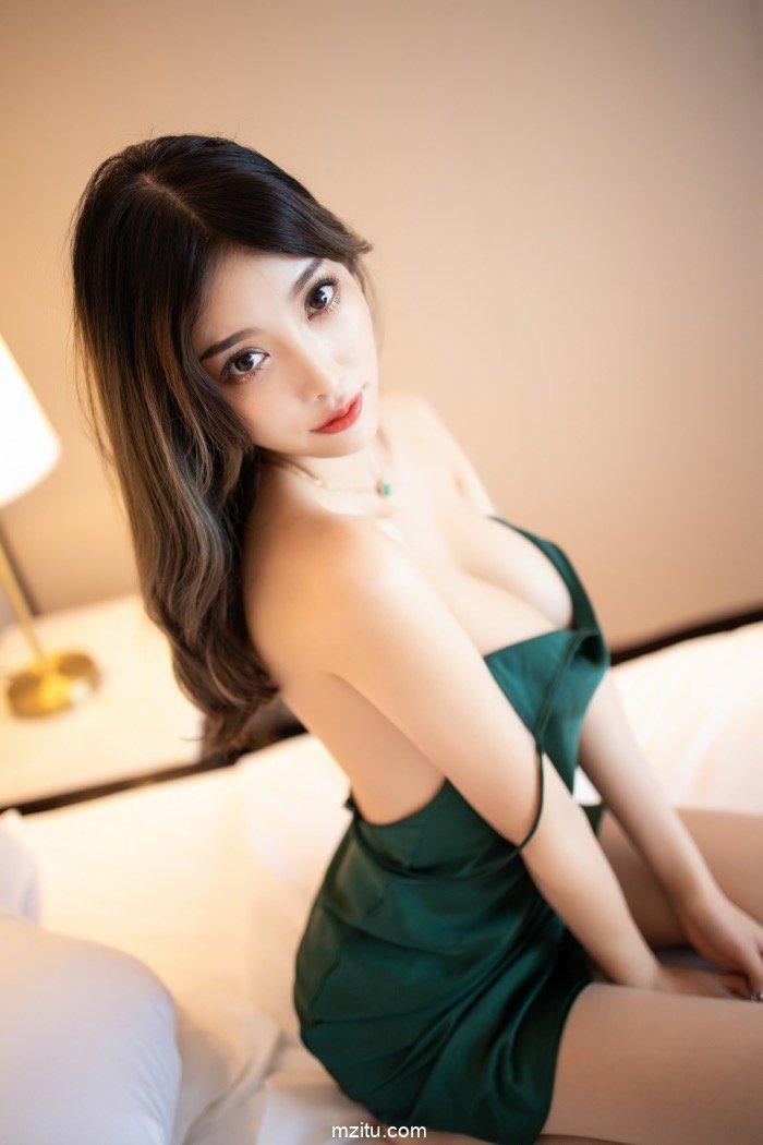 令人窒息的完美身材 顶级尤物杨晨晨肉丝美腿高跟诱惑