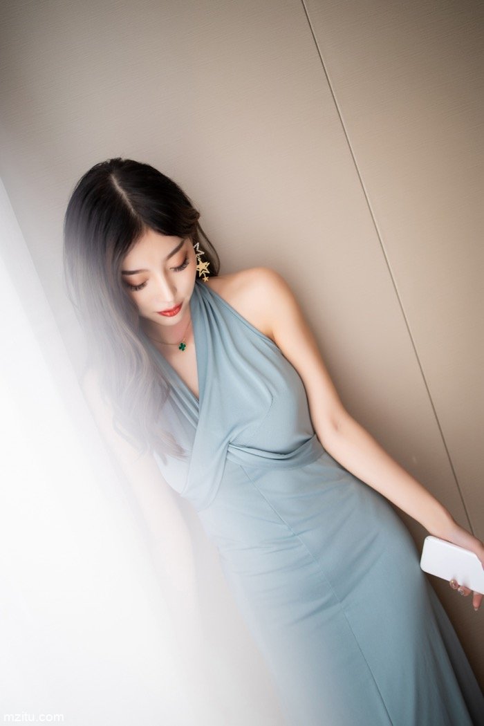 令人窒息的完美身材 顶级尤物杨晨晨肉丝美腿高跟诱惑