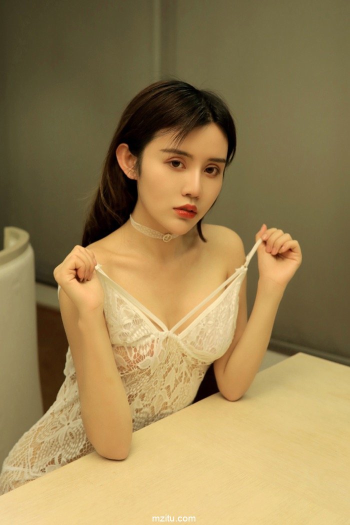 卓娅祺居家女友主题写真，给你男友视角视觉诱惑