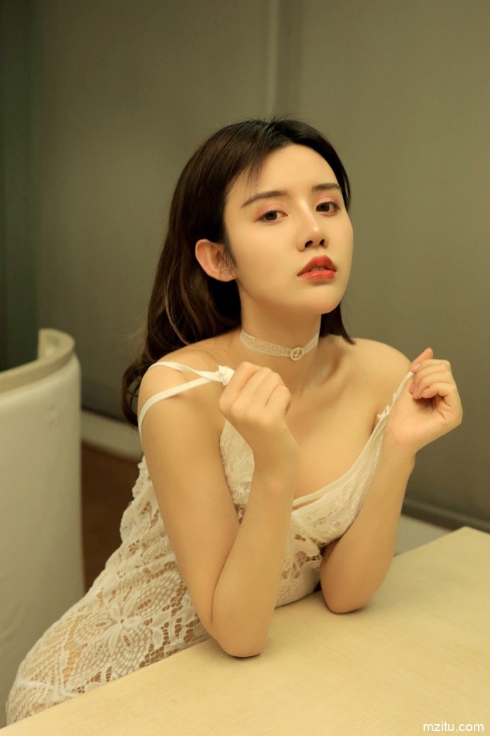 卓娅祺居家女友主题写真，给你男友视角视觉诱惑