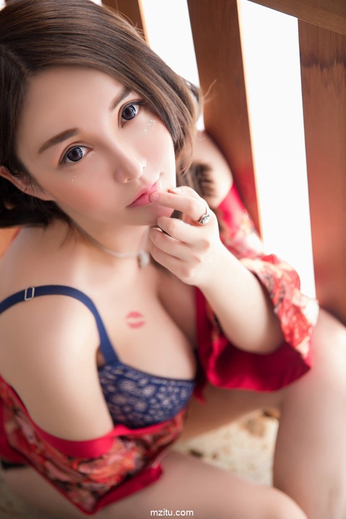 清纯少妇沈蜜桃胸部超大 深沟巨乳满足你的乳夹幻想