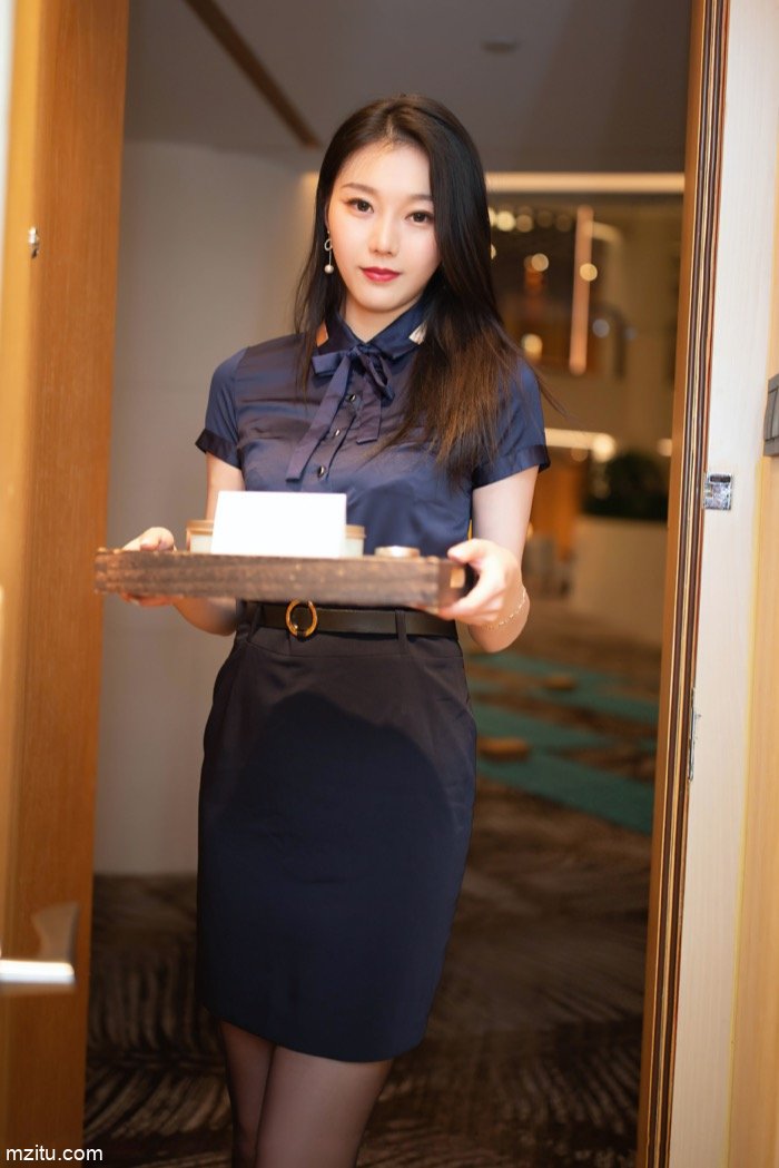 酒店的诱惑，美女服务员安然maleah客房挑逗客户