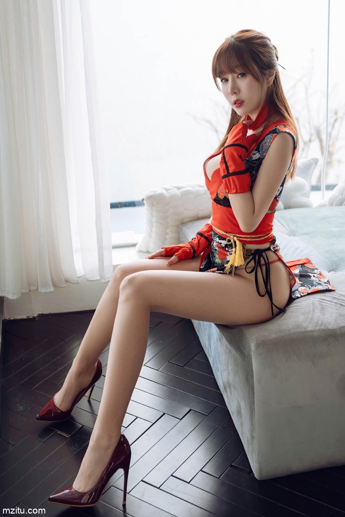 白嫩美少妇王雨纯惹火写真，日式旗袍露出极品美乳