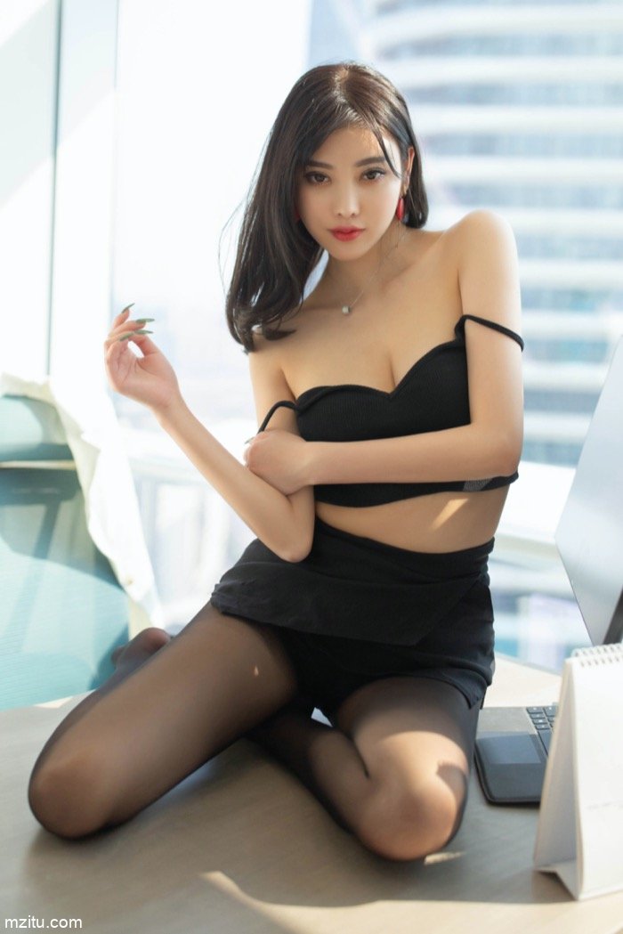 幻想被女上司潜规则？性感女神杨晨晨满足你