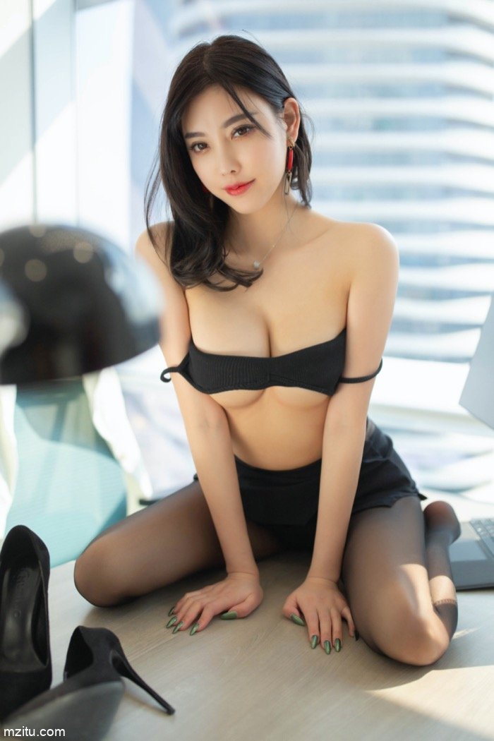 幻想被女上司潜规则？性感女神杨晨晨满足你