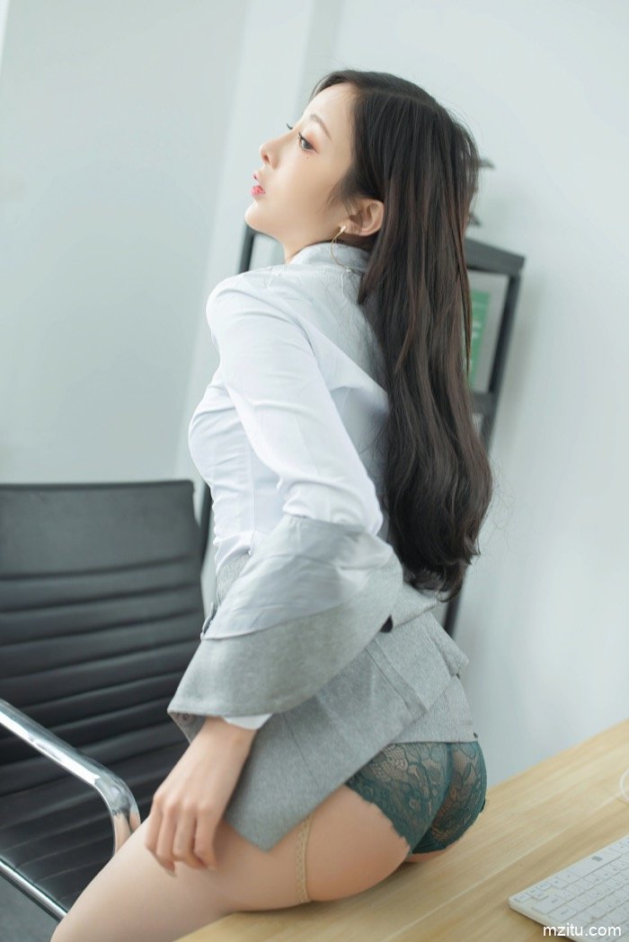 陈小喵职业剧情主题写真，满足你对女秘书的幻想